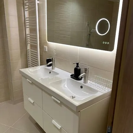 App 2 Centre , 6 Personnes *